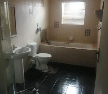 Cape Town Apartamento | ANDANTE self catering apartment - 4 bedrooms, Bothasig, Cape Town