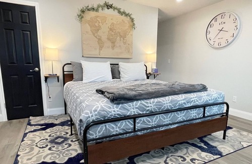 Johnson City Cabaña | Anderson Cottage at Wrenwood Ranch, King Bed, Walking Distance to Winery