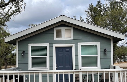 Johnson City Cabaña | Anderson Cottage at Wrenwood Ranch, King Bed, Walking Distance to Winery