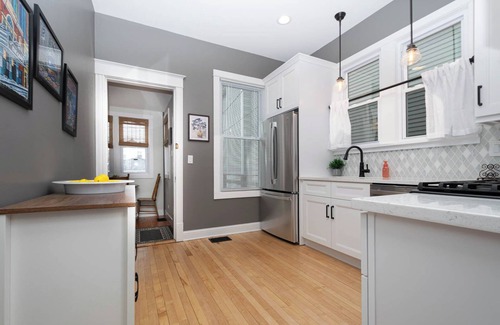 Andersonville Casa | Andersonville Charming 3 Bedroom/2 Bath House with Family Room plus Yard & Patio
