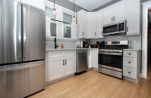 Andersonville Casa | Andersonville Charming 3 Bedroom/2 Bath House with Family Room plus Yard & Patio
