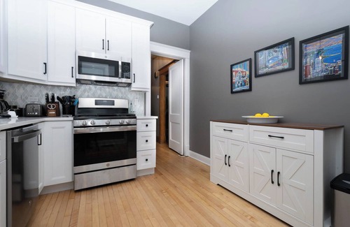 Andersonville Casa | Andersonville Charming 3 Bedroom/2 Bath House with Family Room plus Yard & Patio
