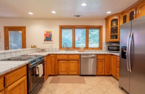Redding Casa | Andes Restful Retreat