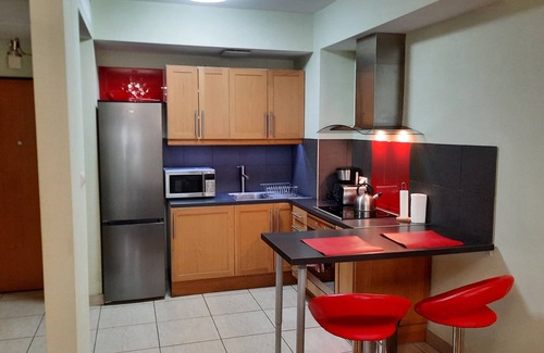 City Centre Apartamento | Ángel Plaza Apt. cerca del casco antiguo con balcón, estacionamiento espacio, aire, Conserje las 24 horas