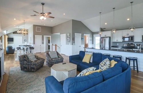 Pine Island Casa | Angelo del Mare - C6460. Pine Island 9 Br, Pool, Hot Tub, Elevator, Open Year Rnd