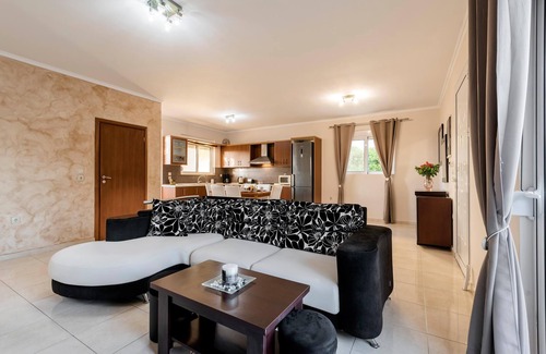 Petaloudes Villa | Angels Villa with Jacuzzi