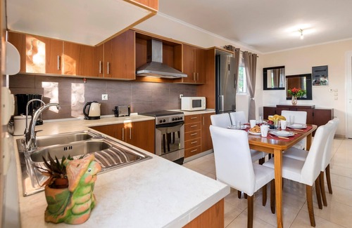 Petaloudes Villa | Angels Villa with Jacuzzi