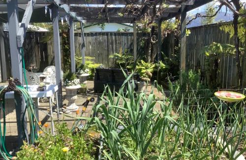 Turangi Cama Y Desayuno | Anglers Adventure Paradise Cabin BNB Wifi Parking