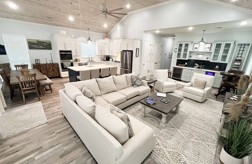 Grand Isle Casa | Anglers & Antlers - Beach Front- Island Realty
