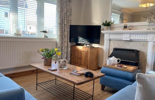 Trearddur Bay Casa | Anglesey Coastal Cottage 200 metres from Beach, Dog and Family Friendly