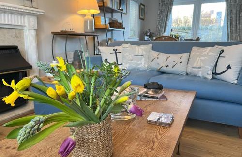 Trearddur Bay Casa | Anglesey Coastal Cottage 200 metres from Beach, Dog and Family Friendly
