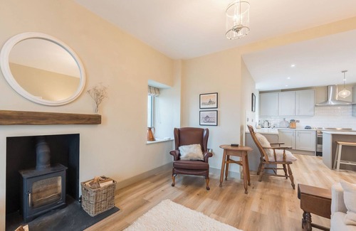 Cylch-Y-Garn Casa | Anglesey coastal retreat, 4 bedrooms, sleeping 8, modern amenities, ocean view, 5 mins from beach