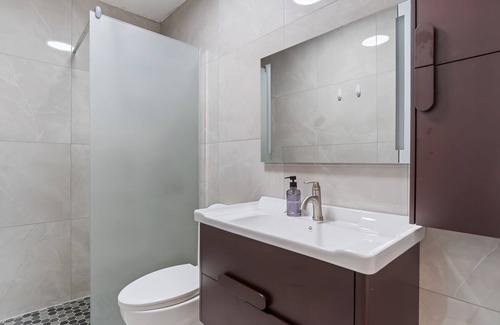 San Ildefonso Casa | Anime Escape with Private Jacuzzi & Themed Rooms