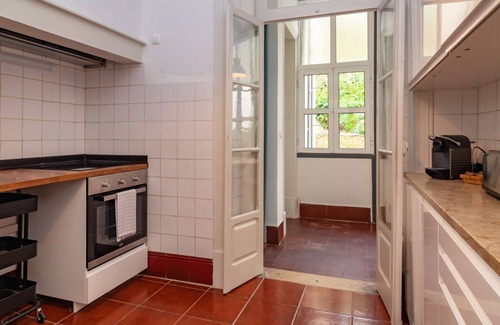 Penha de Franca Apartamento | Anjos' City Escape by LovelyStay - 3