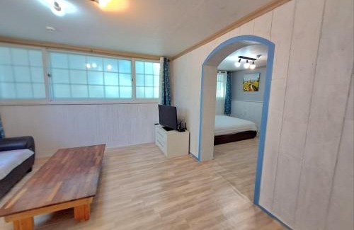 Chaphwa-gol Casa | Anmyeondo Orange Bada Pension