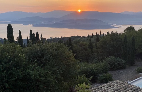 Petaleia Villa | Annalena - lujosa villa muy privada con piscina infinita en la costa NE