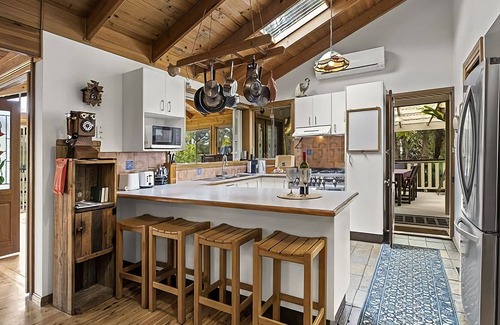 Valla Otro | Anne s Coastal Farm House