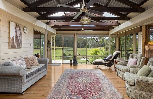 Valla Otro | Anne s Coastal Farm House