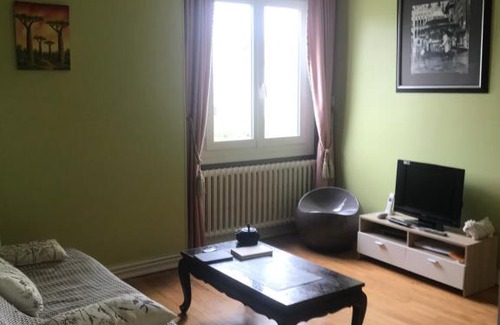 Hopital-Camfrout Casa | Annick