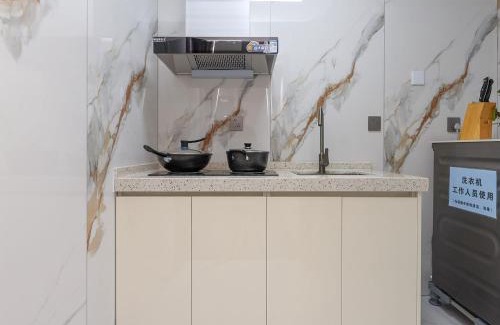 Kunming City Centre Apartamento | Annie Apartment - only 120 metres from Metro Line 2 Exit B of Chuanxingulou