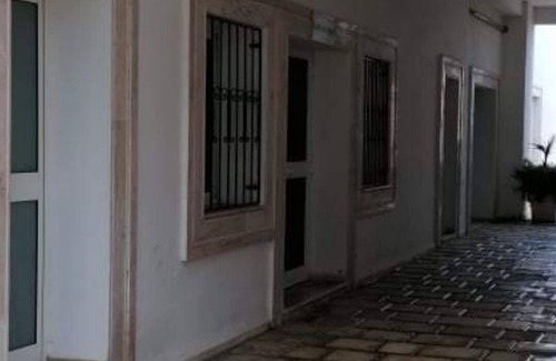Hammamet Apartamento | Annual rental 350€ / month An S1 apartment with swimming pool and parking
