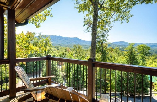 Black Bear Falls Casa | Another Day in Bearadise home