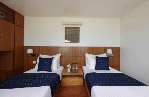 Kendrapara Alquiler De Eote | Antara Cruises