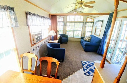 Rapid City Cabina | Antelope Loft: Cabins @ Creekside #6