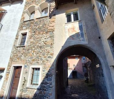 Carabietta Casa | Antica torre del castello Casa Ceresiana