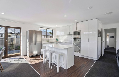 Lowburn Casa | Antimony Retreat - Cromwell Holiday Home