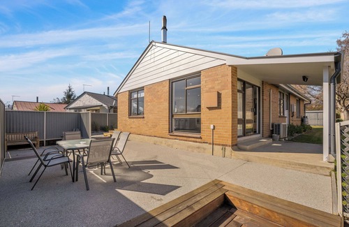 Lowburn Casa | Antimony Retreat - Cromwell Holiday Home