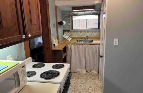 Orleans Cabaña | Antique Cottage with King Bed, Kitchen, Bath, Private Yard & Path to Arey's Pond