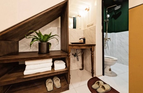 Trang Tien Casa | Antique Room in ChloeLeo Boutique Homestay Trang / Hoan Kiem Hanoi