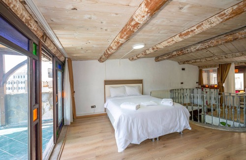 Talimhane Casa | Antique Terrace Room just 50 Mt away to Taksim square
