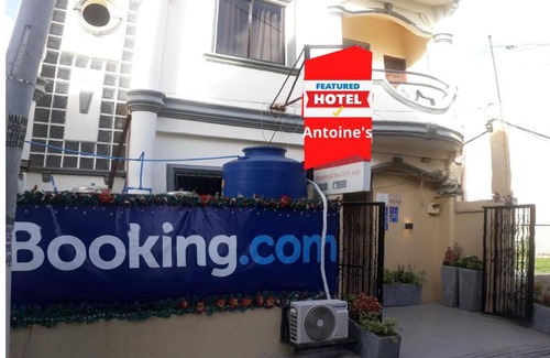 Moonwalk Cama Y Desayuno | Antoine Despasito near airport