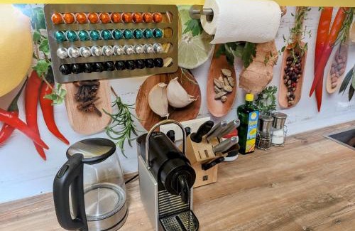 Prebuch Apartamento | Anton's bunte Welt (100 m², Parkplatz, Garten und viel mehr)