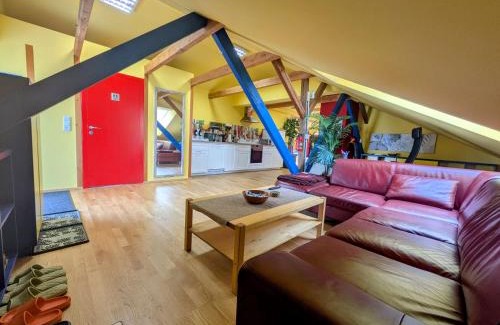 Prebuch Apartamento | Anton's bunte Welt (100 m², Parkplatz, Garten und viel mehr)