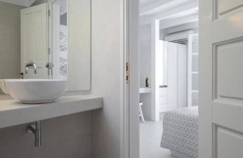 Old Town Naxos Hotel | Antony Suites Deluxe Double Room