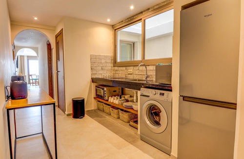 Anza Apartamento | Anzar-Apartamento-Baño para personas con movilidad reducida-Vista al Mar