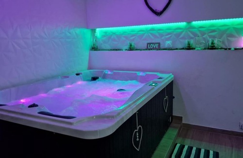 Colmar Centre Ville Apartamento | Aog prestige Le rêve Jacuzzi cinéma Sauna Privat