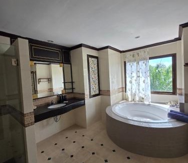Nong Chaeng Apartamento | AoNang BeachFront Poolvila Krabi