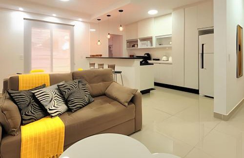 Regiao Urbana Homogenea XV Apartamento | Apê Área Central c/Churrasqueira, Varanda e Suíte