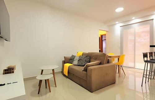 Regiao Urbana Homogenea XV Apartamento | Apê Área Central c/Churrasqueira, Varanda e Suíte