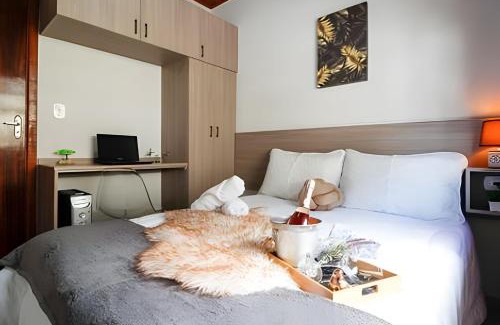 V Cristina Apartamento | Apê Inteiro| 2Qts| Estacionamento| Wi-Fi 350| Pet Friendly| Ao Lado do Parque das CEREJEIRAS