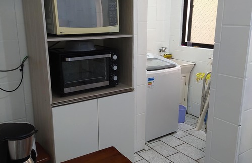 Andorinha Apartamento | Ap 2D, Frente al balcón, barbacoa, 1 cuadra del mar, aire acondicionado / ventilador