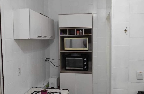 Andorinha Apartamento | Ap 2D, Frente al balcón, barbacoa, 1 cuadra del mar, aire acondicionado / ventilador