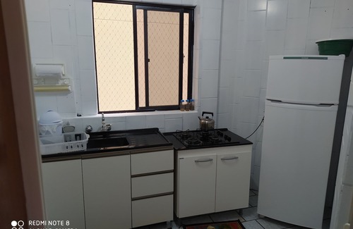 Andorinha Apartamento | Ap 2D, Frente al balcón, barbacoa, 1 cuadra del mar, aire acondicionado / ventilador