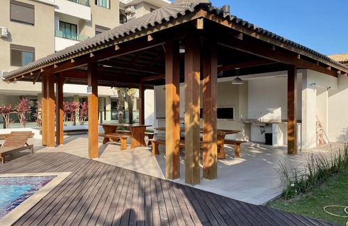 Ingleses Centro Apartamento | Apenas 3 Minutos do Mar com Piscina Incrível