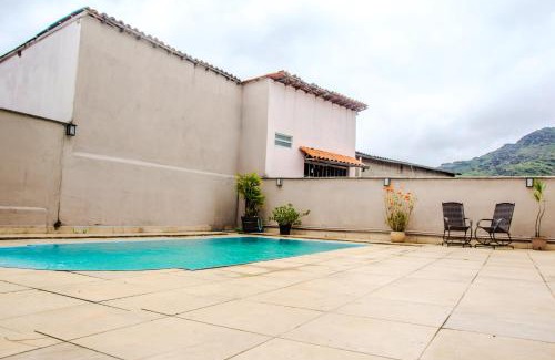 Ouro Preto Apartamento | Ap Tropical 2 piscina com aquecimento solar e churrasqueira