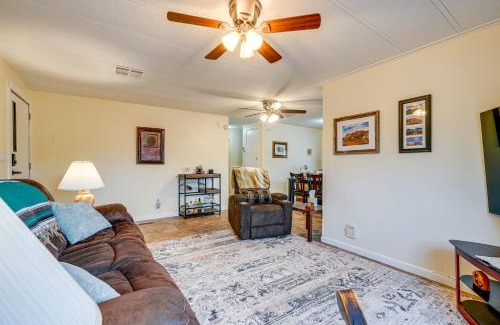Apache Junction Casa | Apache Junction Home with Covered Deck and Grill
